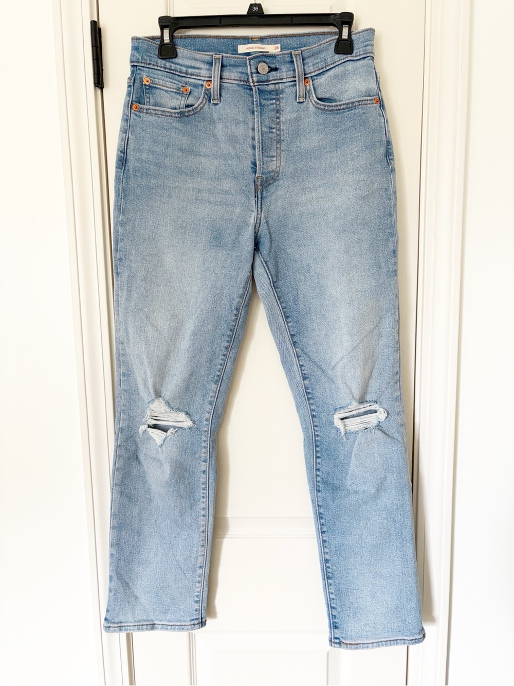 28 • Levi's Wedgie Straight Jeans Light Wash Distressed High RiSe Jeans
